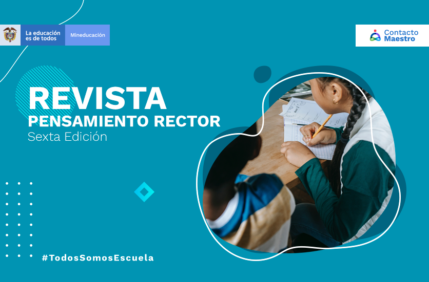 niños estudiando en sus pupitres del salón de clases