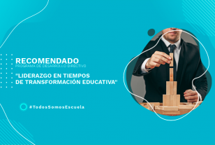 Un hombre construyendo una torre de bloques de madera