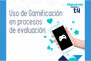 Mano sosteniendo un dispositivo móvil con videojuego