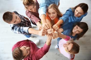 Fotografía personas unidas. Tomada de Shutterstock