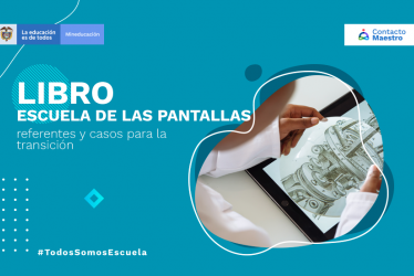 niño viendo un dibujo en una tableta digital
