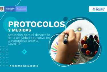la mano de un niño pintando con crayolas