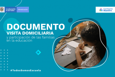 niña estudiando en un escritorio
